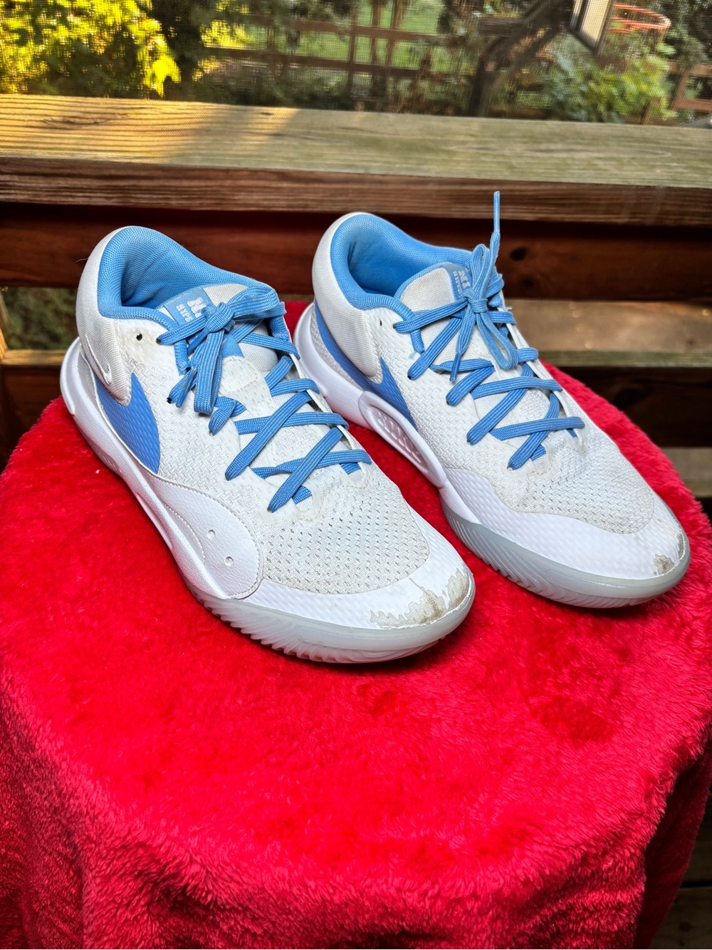 Nike Hyperquick Volleyball Sneakers White/Blue Size 6.5 READ